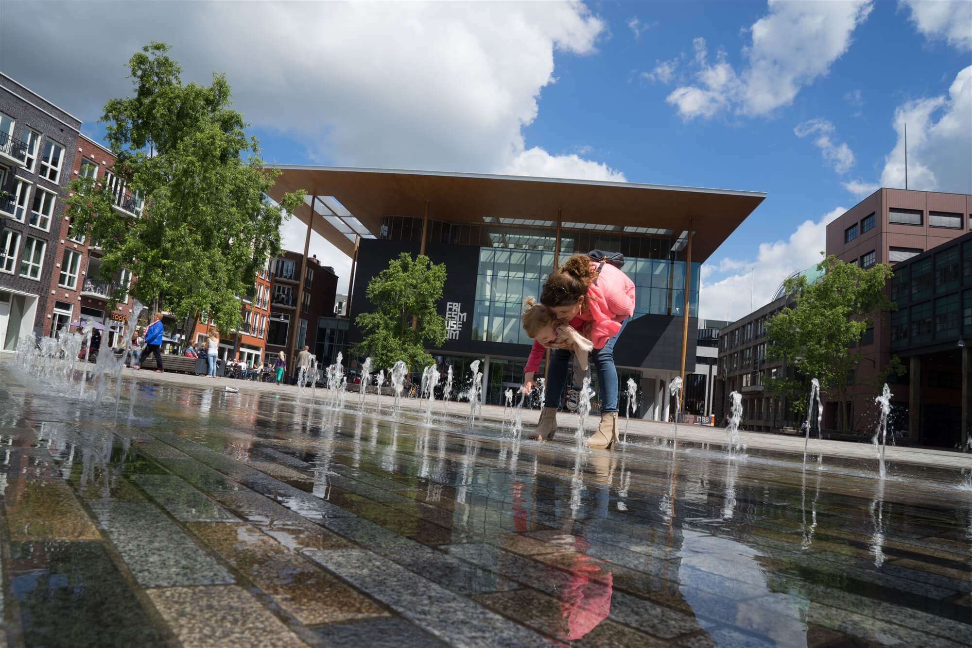 Download 2520 S2000x2000